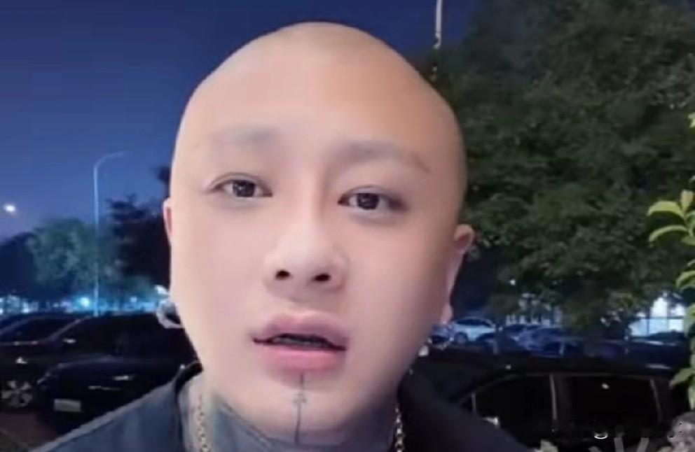 方丈讲诉T佑婚礼现场刘二狗与四川可乐要热度，伽柏碍于身份不好上台，只有我能救这尴
