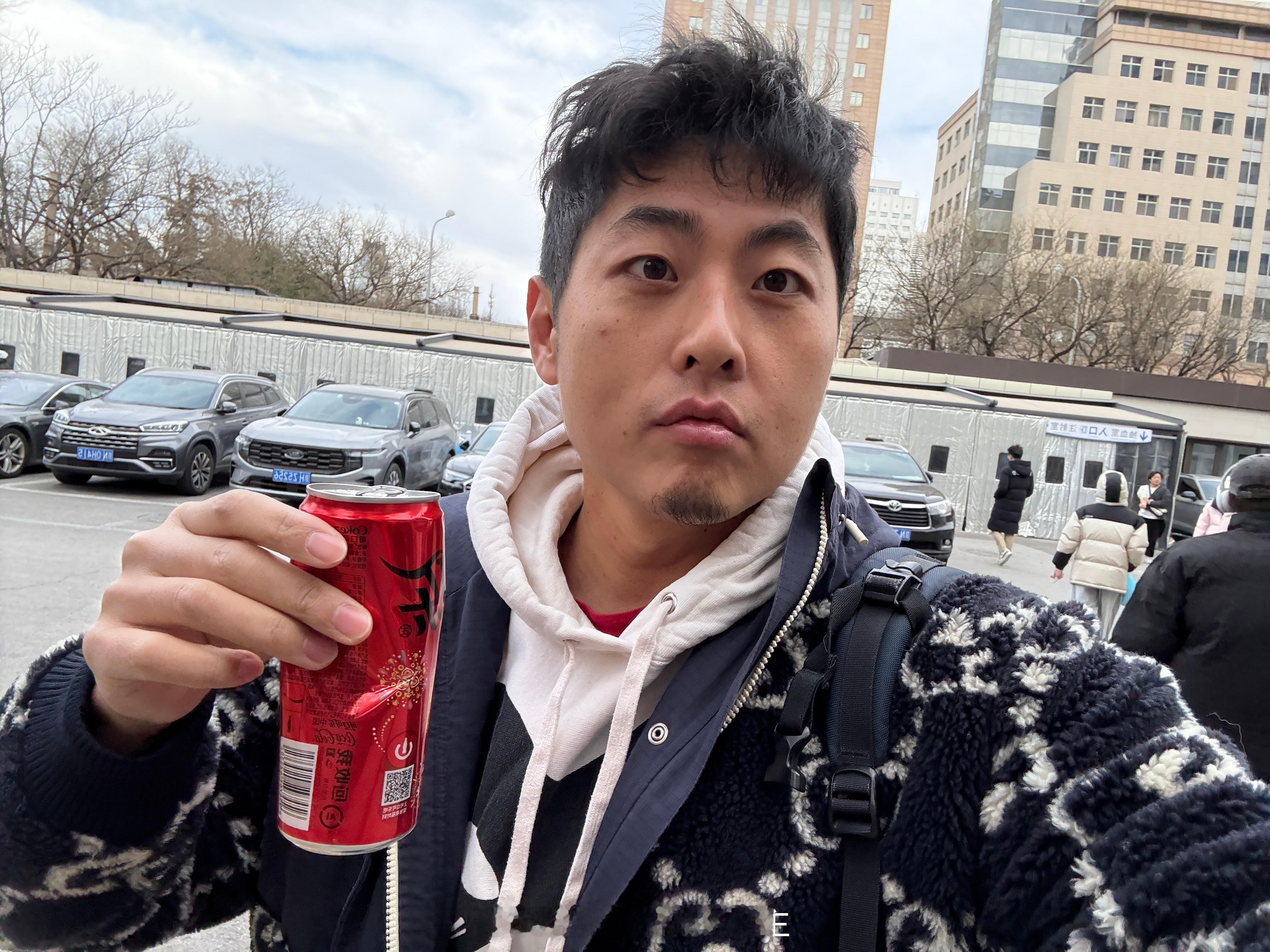 太尴尬了，我老婆和我坐出租车，她说你这长个痘，巴拉巴拉，结果前面师傅插话说，长痘