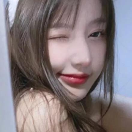 闭眼微笑，元气满满的一天开始啦😊元气满满的微笑萌萌哒笑容微笑微笑自拍晨