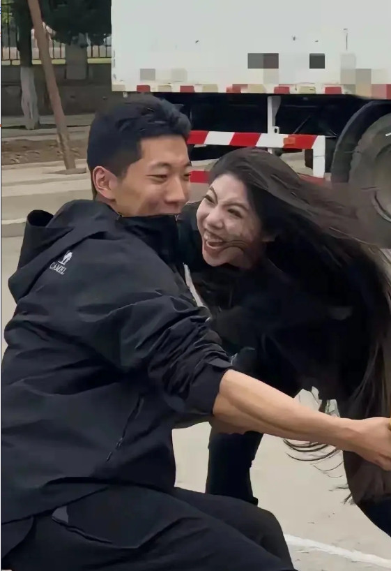 本以为抓拍的是高手，没想到画的那个人才是真正的高手