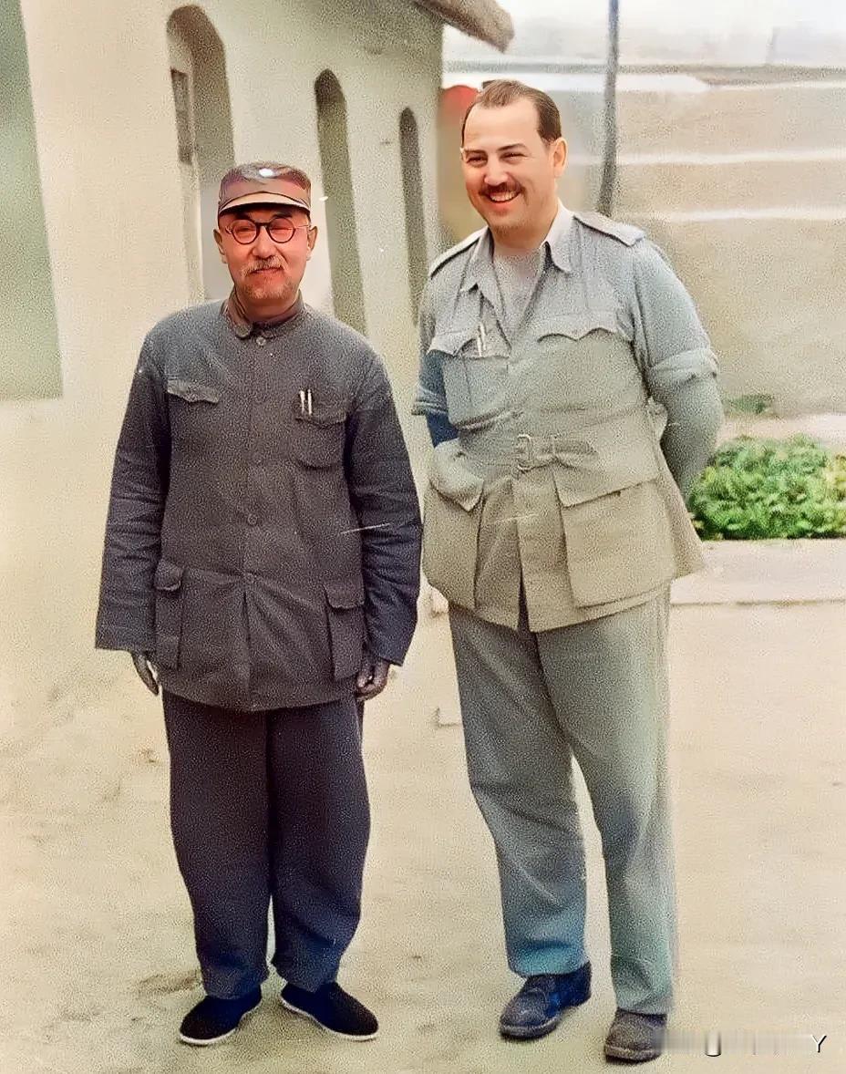 这才是阎锡山的真实貌相，不是演员饰演的角色！这张照片摄于1944年的山西临汾，猜
