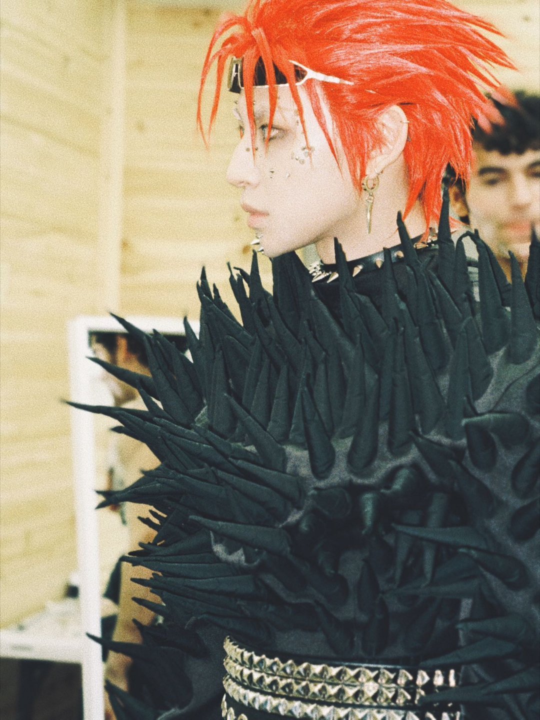 小鬼他是真想教我小鬼弹吉他的时候那种沉浸感，隔着屏幕都能感受到。每弹一段都要抬