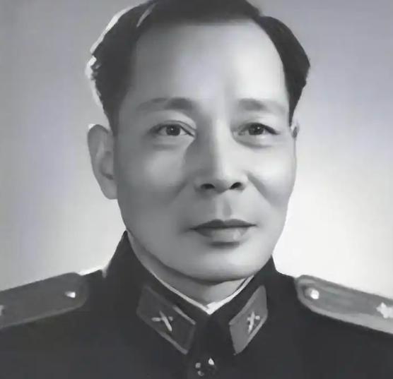 1938年，一位国军部队团长意外发现友军撤离时留下的上万发炮弹，但是他却什么都