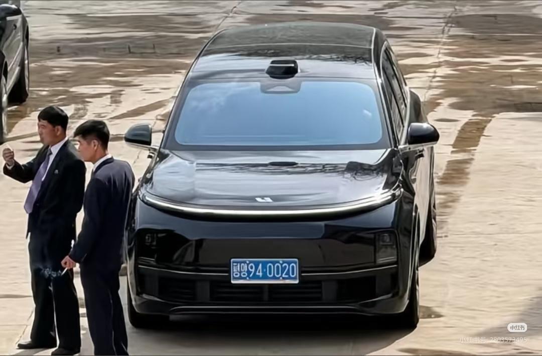 朝鲜的蓝色车牌，咋眼一看以为中国的：