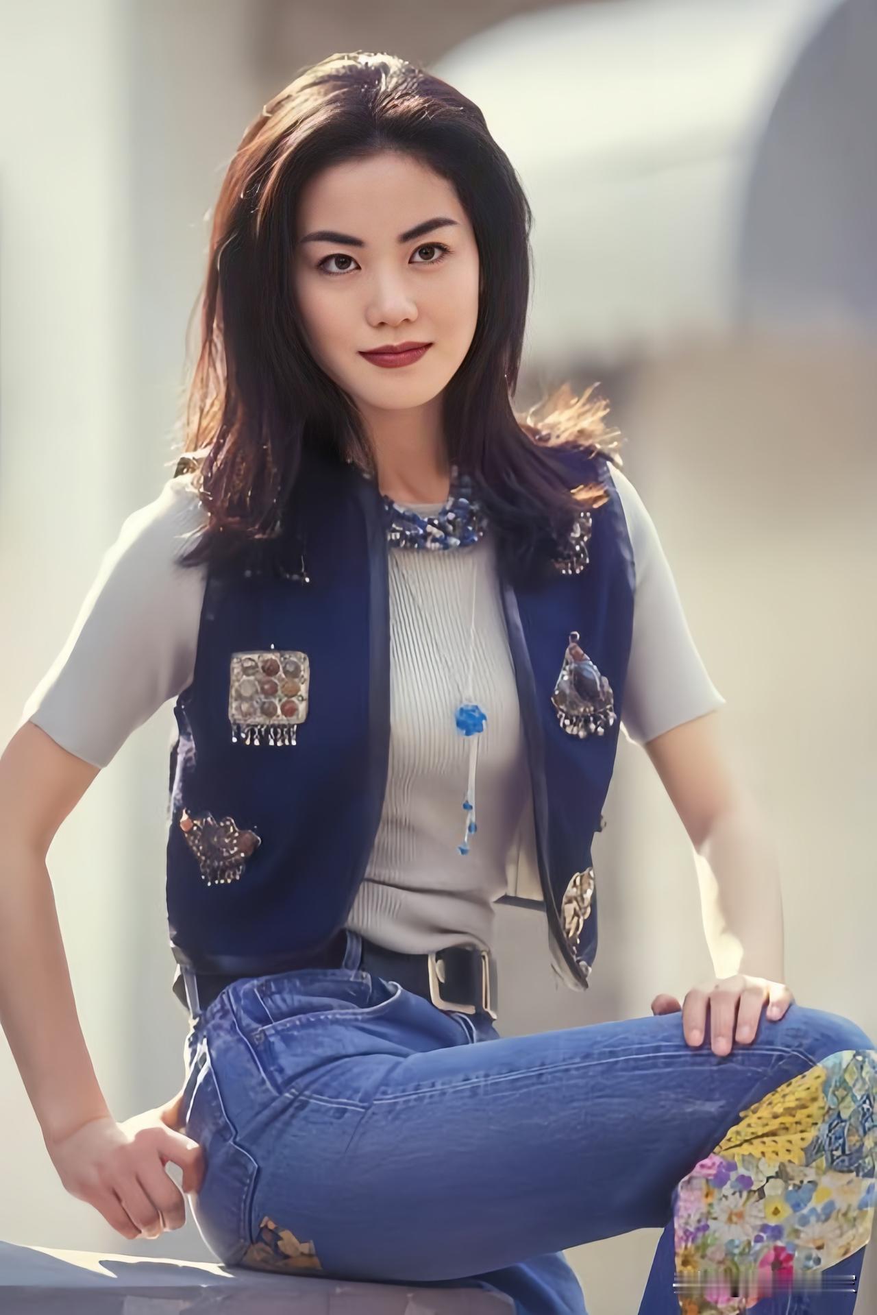 1969年8月8日，王菲出生在北京。十五岁前她随母亲姓，叫夏林。小时候在北京地坛