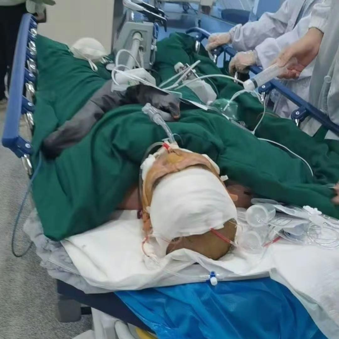 最近湖北十堰发生了一件让人特别难过的事，几位工友一次平常的下班聚餐，竟然因为一个