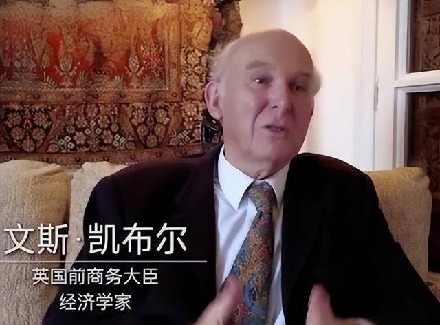 为什么美国现在死咬中国不放？美国经济学家说过一句大实话：中国不是敌人，而是中国走