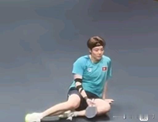 杜姐:谁来为我发声，这俩外卡炸主场了！杜姐好优雅的坐下去了看似优雅，实