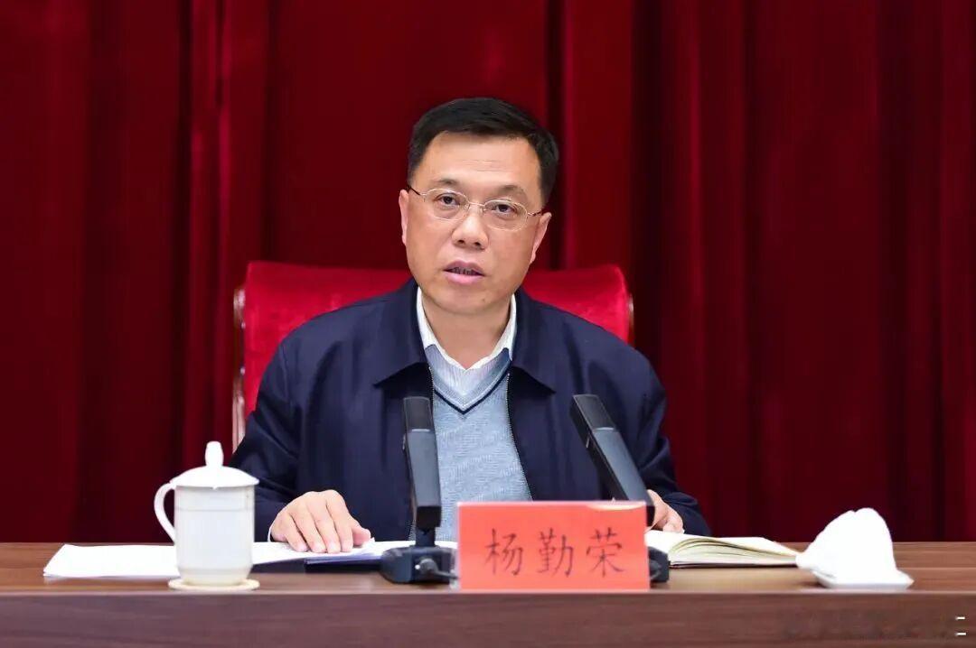 杨勤荣卸任山西省副省长1月27日，山西省十四届人大常委会第二十六次会议在太原召开