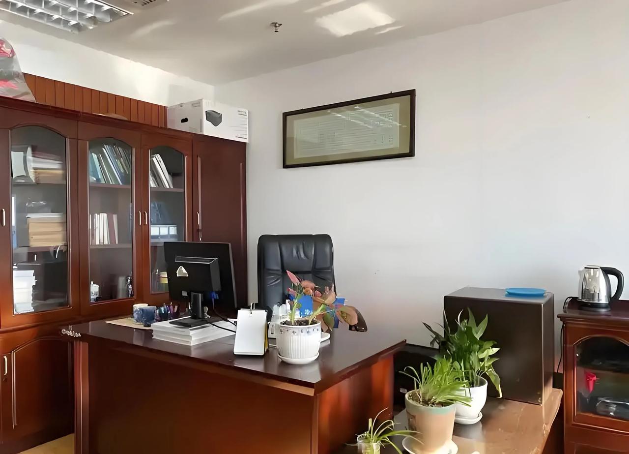 如果你被单位提拔为主管、经理，或者中层领导，那么很可能这就是毁掉你职业生涯的开始