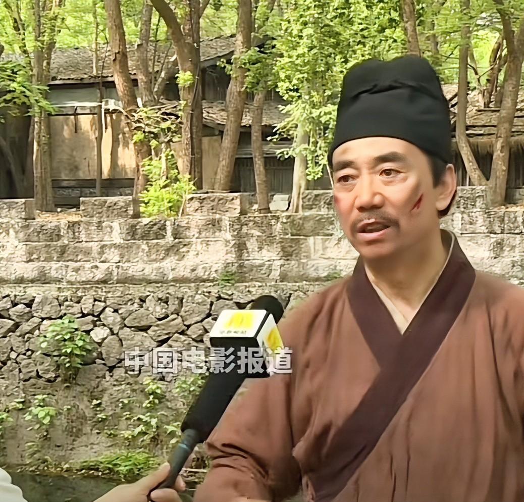 “刑捕头”的扮演者范明说：“《武林外传》这部喜剧放到现在去看仍不会落伍，依然还是