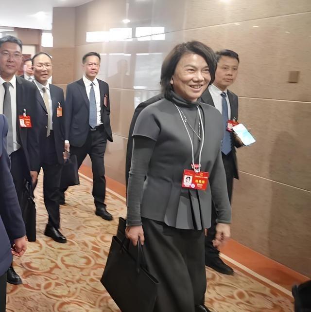 1991年，董明珠上门讨要42万货款，经销商却说：“再发50万的货，卖完一起结！