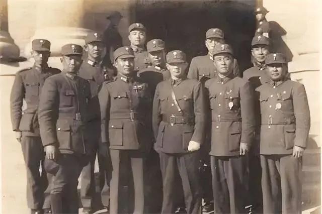 1951年，六位国民党军中将被执行枪决，其名单如下：1、李本一2、钟祖培3