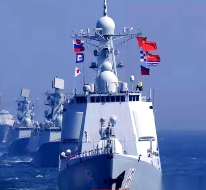 那艘荷兰军舰，本来在咱们南海耀武扬威，以为没人管得了它。突然，舰桥里所有屏幕，