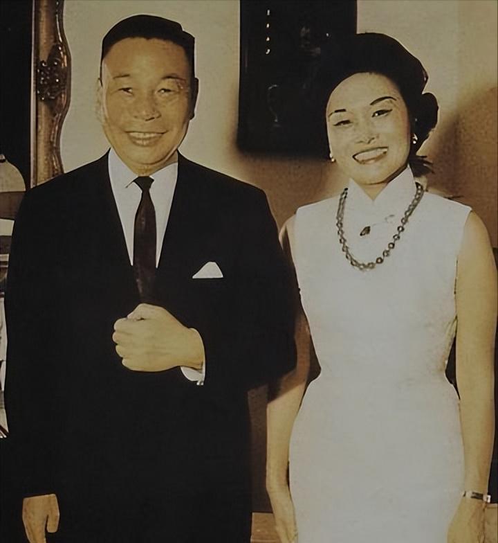 1939年，孔祥熙23岁的长子孔令侃，在去美国的途中，竟偷偷和盛宣怀七儿媳，40