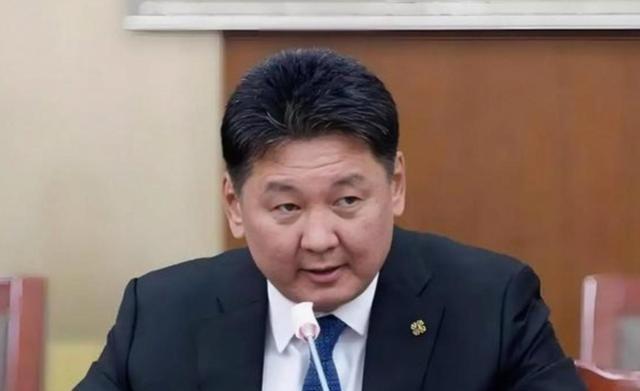 蒙古总统突然向中国做出“承诺”！6月13日，乌兰巴托国家宫，蒙古国总统呼日勒苏