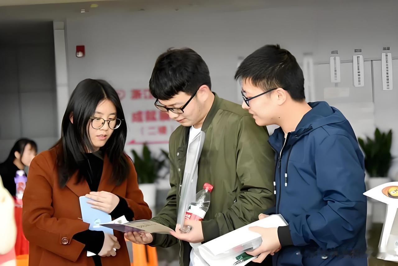 高一数学突然听不懂？根本不是你笨，是被这4个大坑坑惨了很多初中生数学轻轻松松及