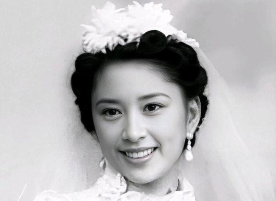 1966年，27岁的胡友松发现生理期没正常来，便问75岁的丈夫李宗仁怎么办。谁料