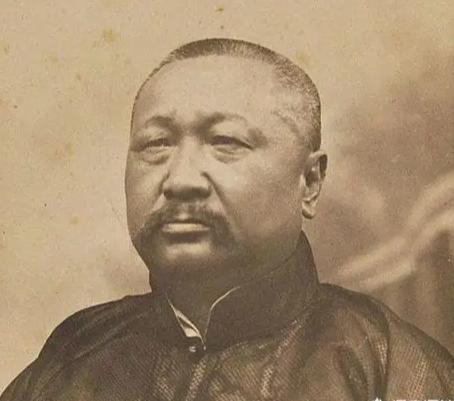 同样是长子，天生就是家业的第一继承人。手里握着西北最精锐的骑兵军，坐镇凉州十来年