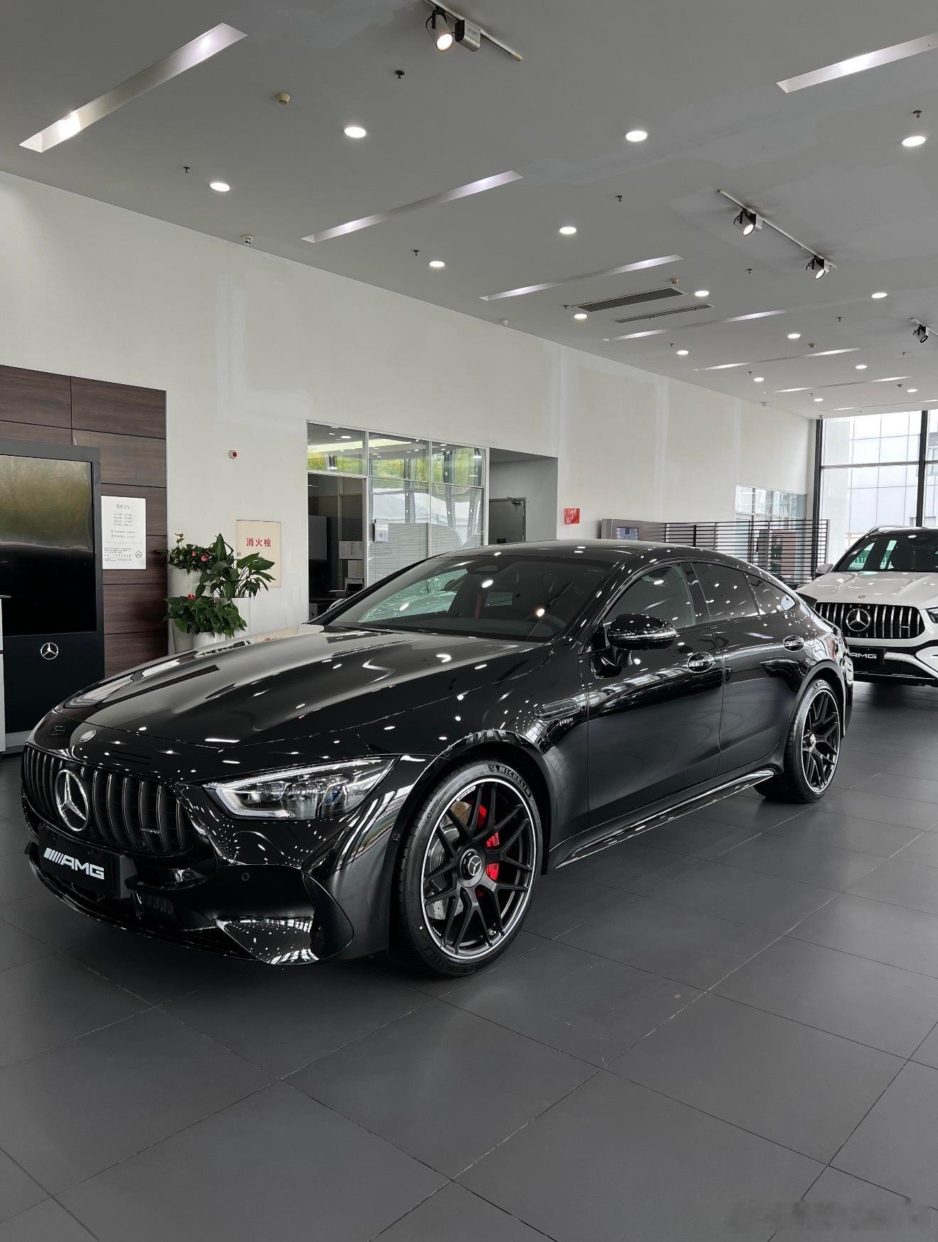 奔驰GT50AMG黑车黑内806版指导价1055000元全款裸车74