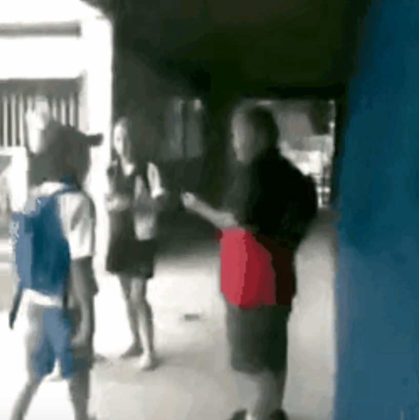结局令人舒适。小男孩一次次的挑衅老人，老人一次次的忍耐，小男孩对老人掐脖子，用拳