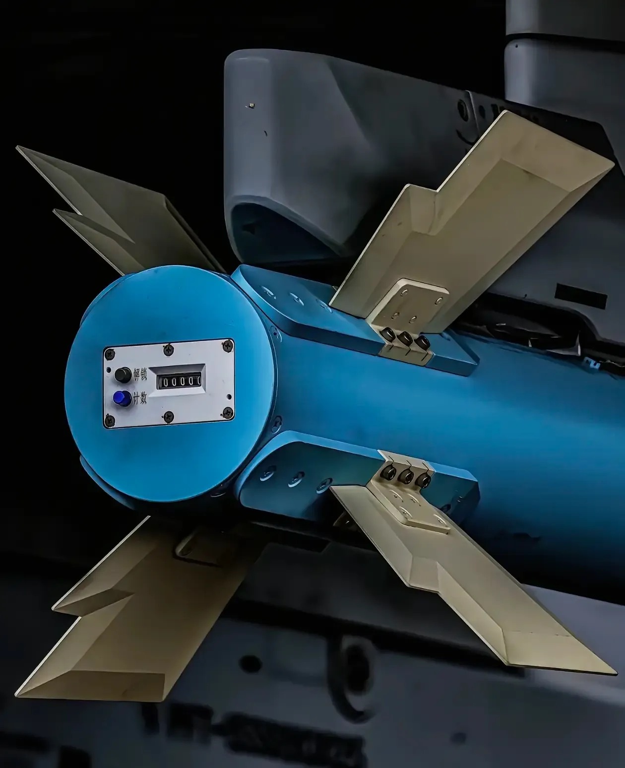 霹雳10训练弹的尾部特写！