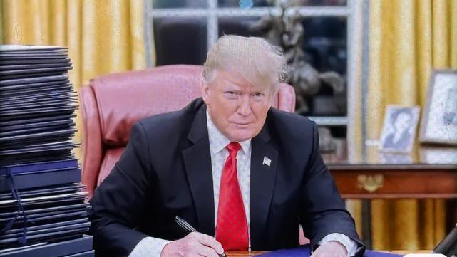 出事了！出大事了！美国海军出大事了！停在日本的奥尔良号两栖登陆舰着火了！20