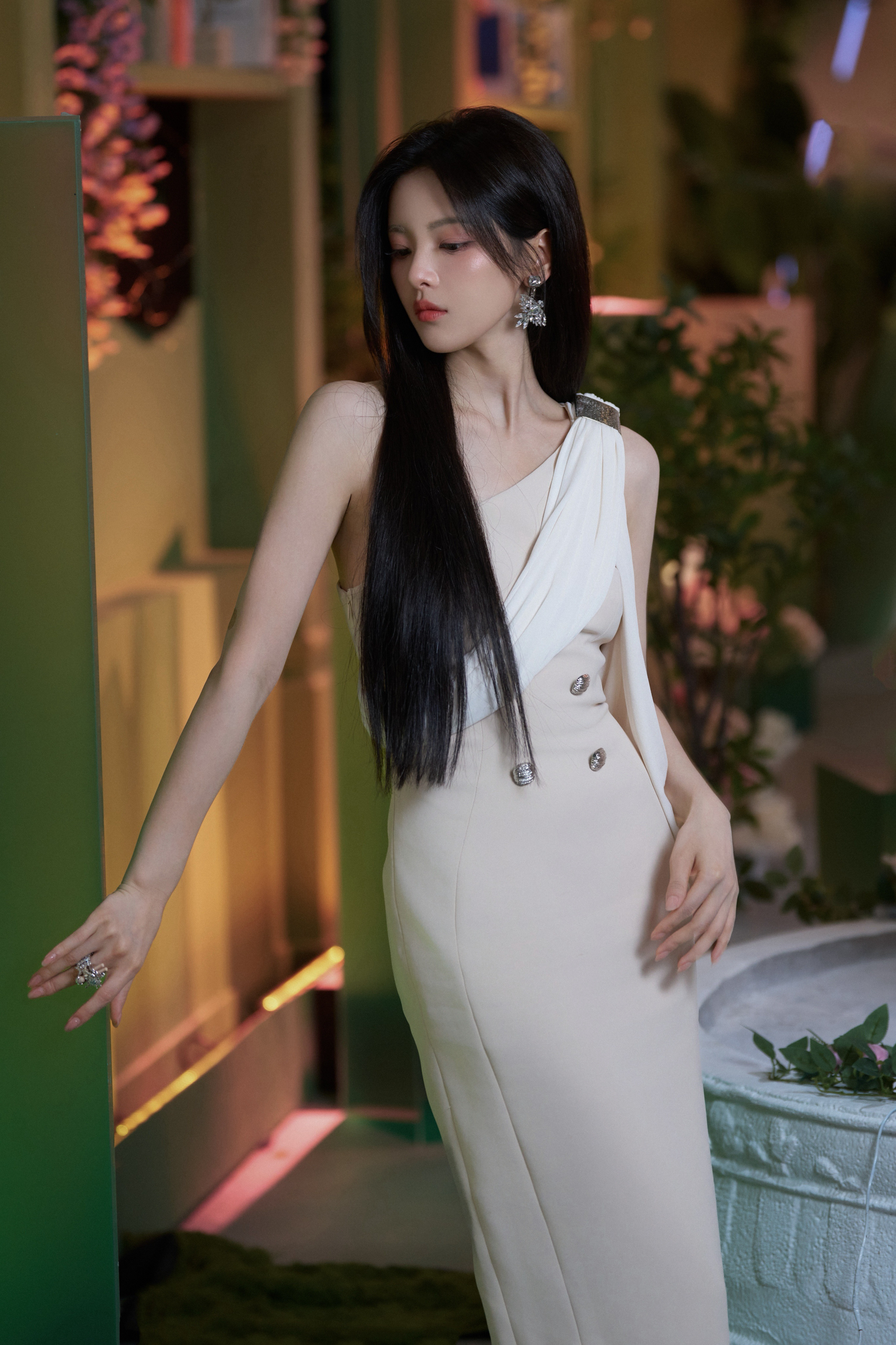 👠杨超越三分之一的我们官宣杨超越彭冠英身高差杨超越领衔主演