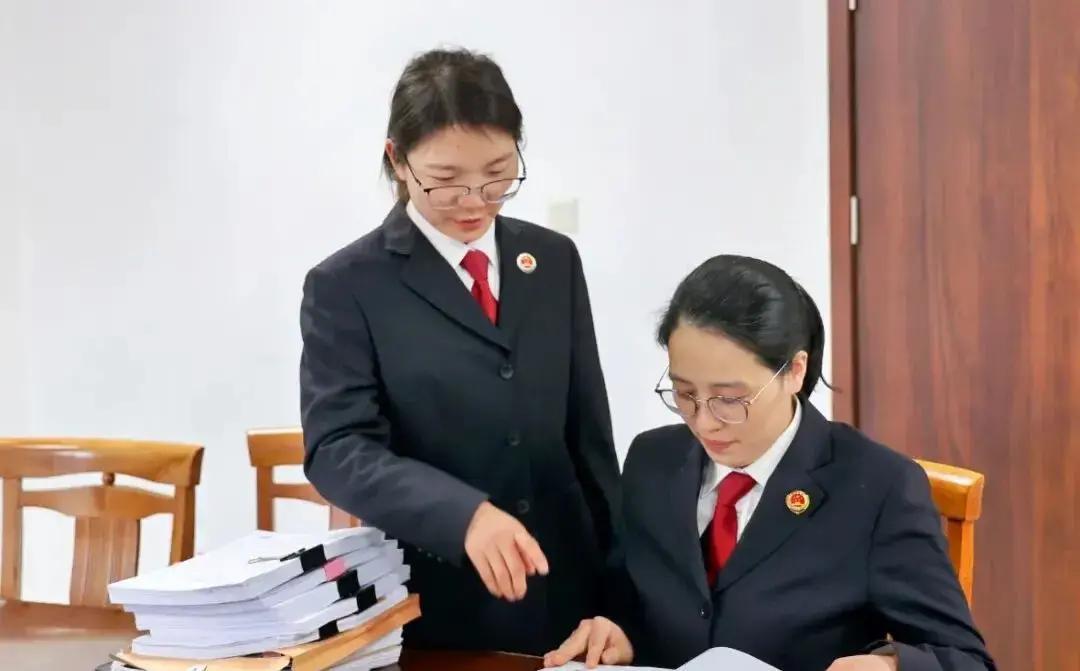 江苏苏州相城这起骗贷案真让人大跌眼镜：一个80后女子姚某，靠一张嘴和精心包装的“