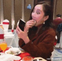爆笑gif: 昨天我去医院看他去了, 恢复的不错!