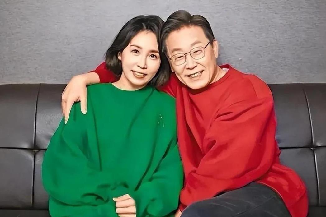 相亲五次才选中的她，怎么也没有想到，若干年后，她会成为韩国第一夫人，这个人就是金