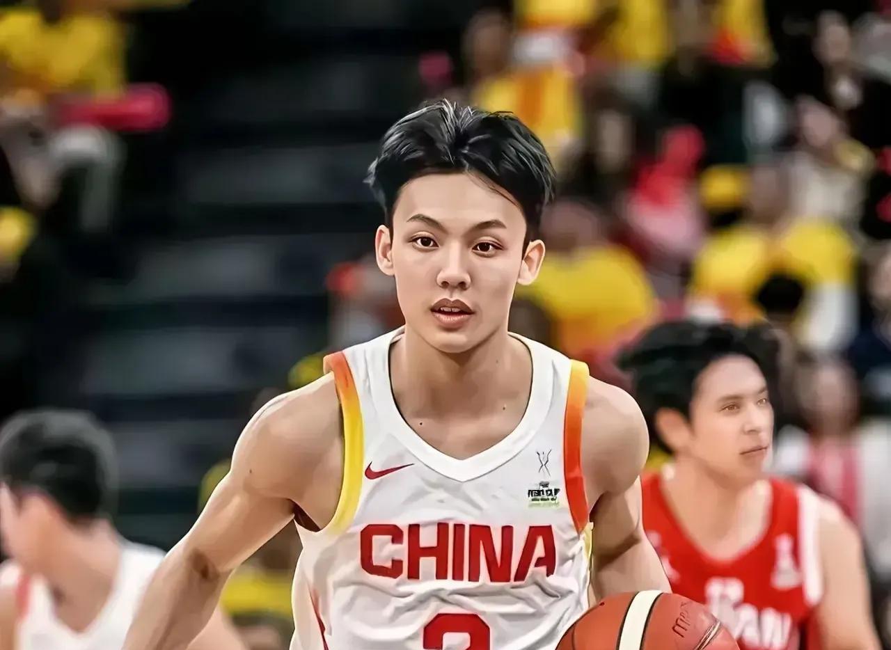 总觉得徐杰这事，也太不靠谱了。一个在球场上从来不会因吹罚跟教练翻脸硬怼的老实巴交