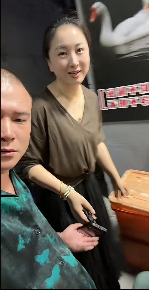 苏州五星，把老婆坑了。他在苏州相城区黄桥生田村，开了一家河南固始鹅块店。自打开店