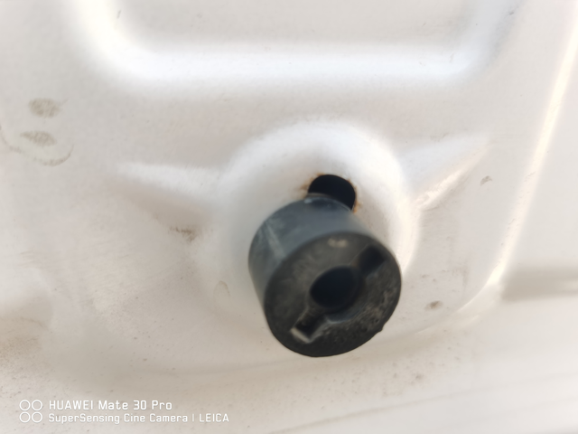 比亚迪宋PlusDMI车身生锈比亚迪车身生锈了，前机盖的排水孔生锈。不到两年的