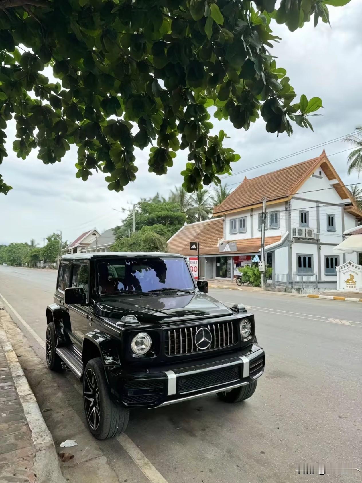 网传奔驰“小G”谍照曝光，声称40万起售便能让坦克300、豹5颤抖。这番言论，恐