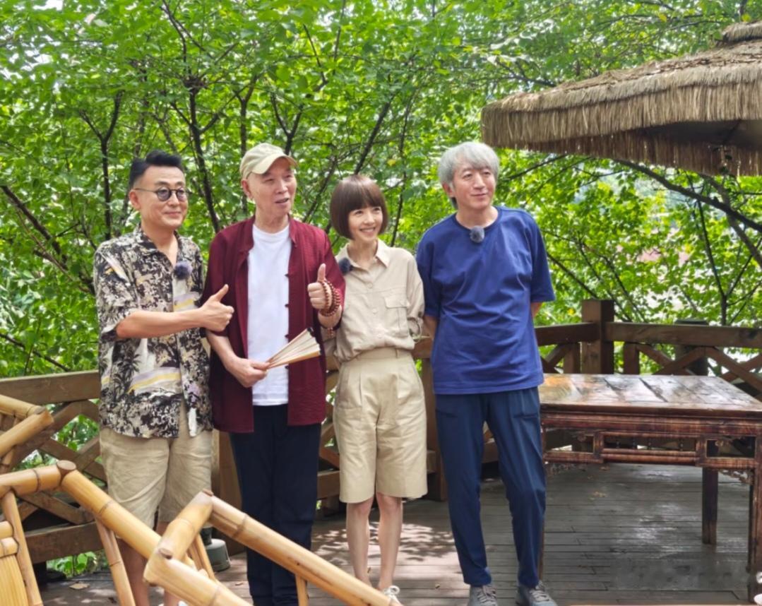 哇，窦文涛、鲁豫、李伯清、石磊齐聚望江楼公园啦！今天（9月3日），有幸运的网