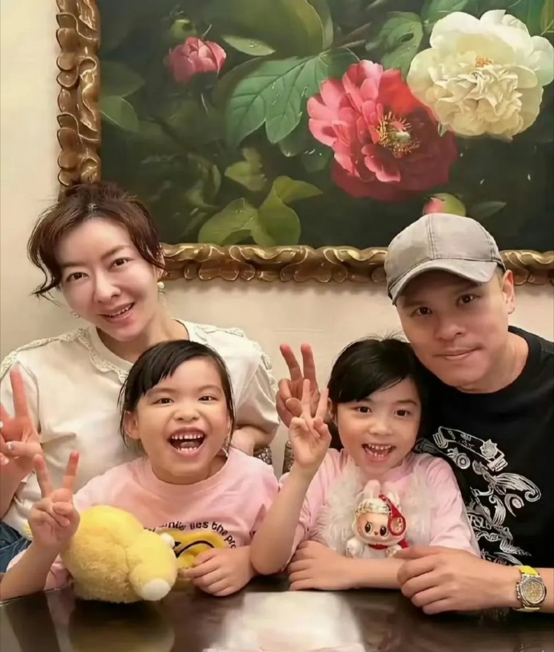 前“天王嫂”熊黛林的一对双胞胎，一看就知道是爸爸郭富城亲生的！熊黛林和郭富城的世