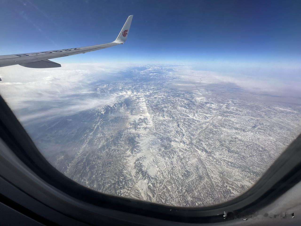冬天，最近，重庆飞乌鲁木齐，乌鲁木齐飞重庆，沿途的雪山和青海湖、祁连山，真的太美