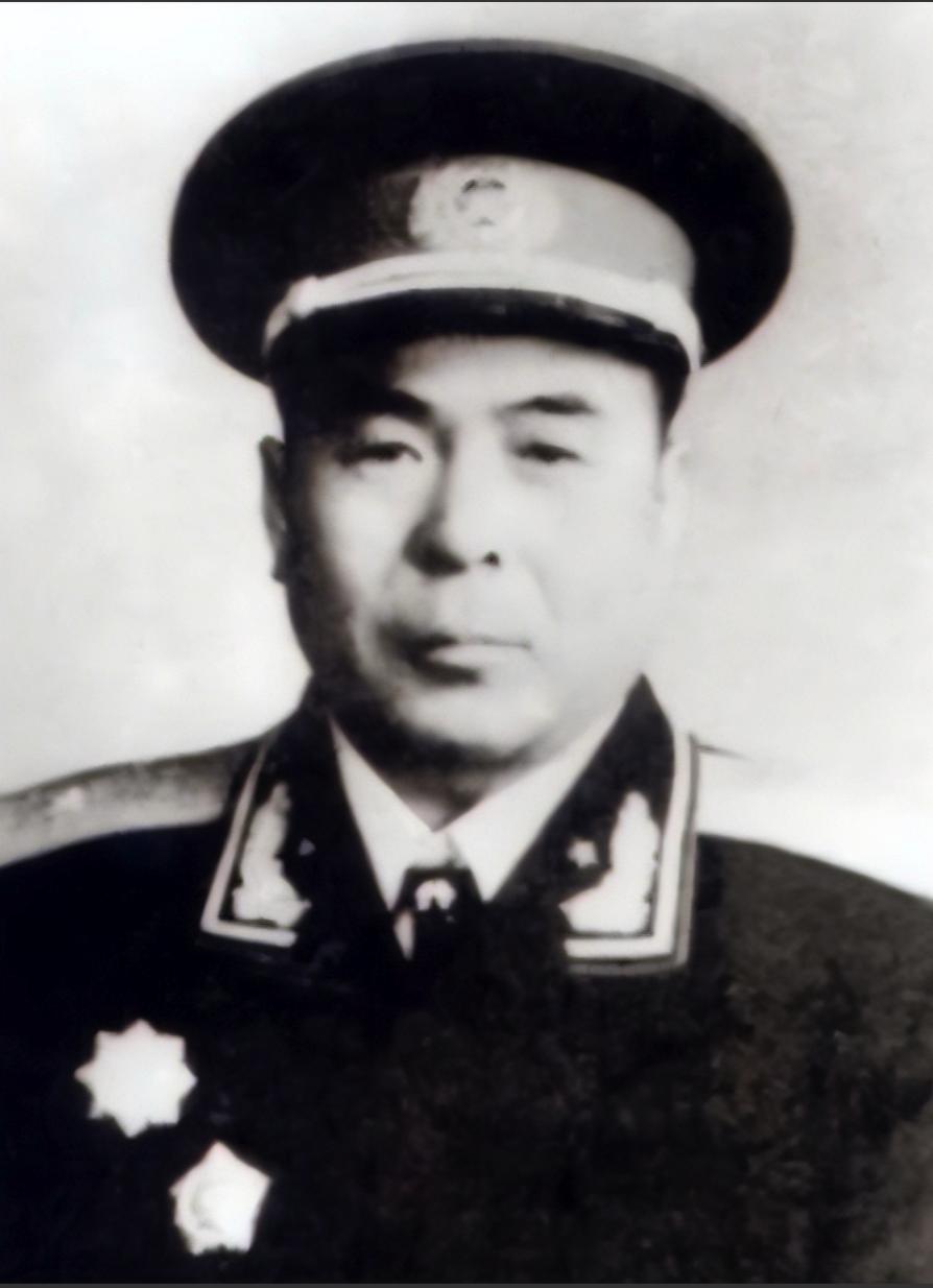 1935年，东北军里有个小兵，听说“红军不杀俘虏，还给路费”，主动当了俘虏。1
