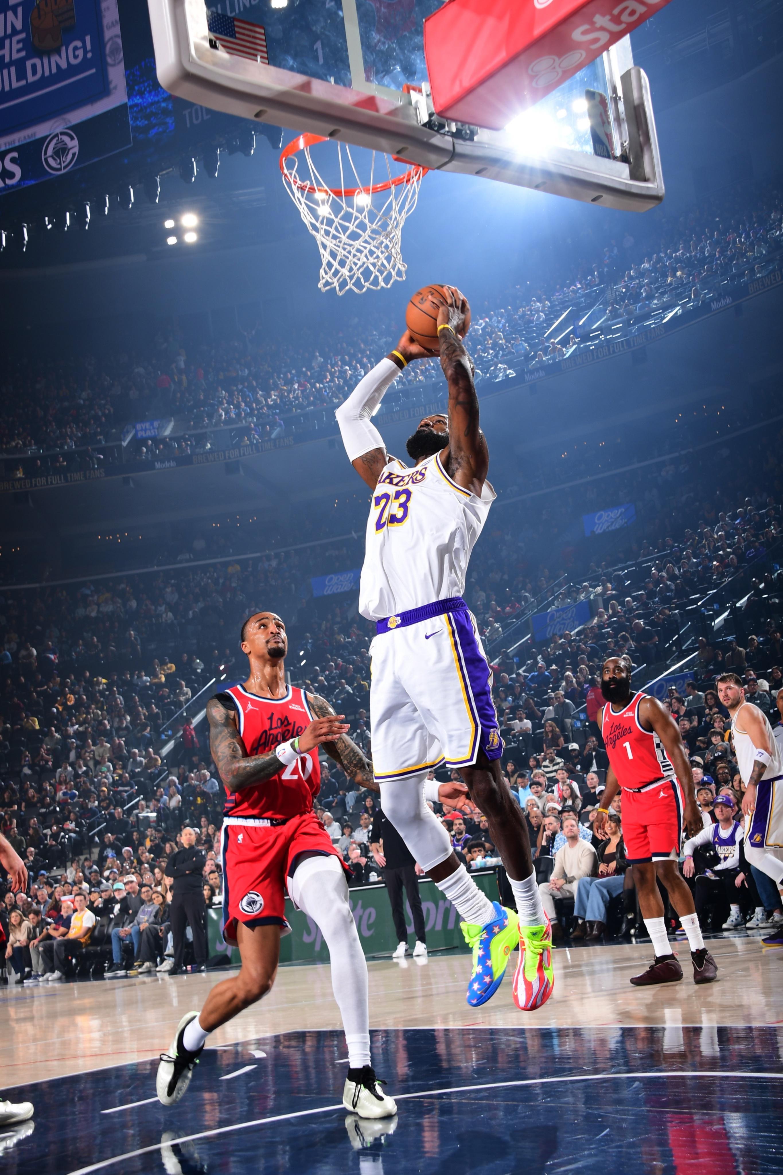 什么水平？！今天的詹姆斯：——投篮28中15，三分7中3，罚球5中3——拿下36