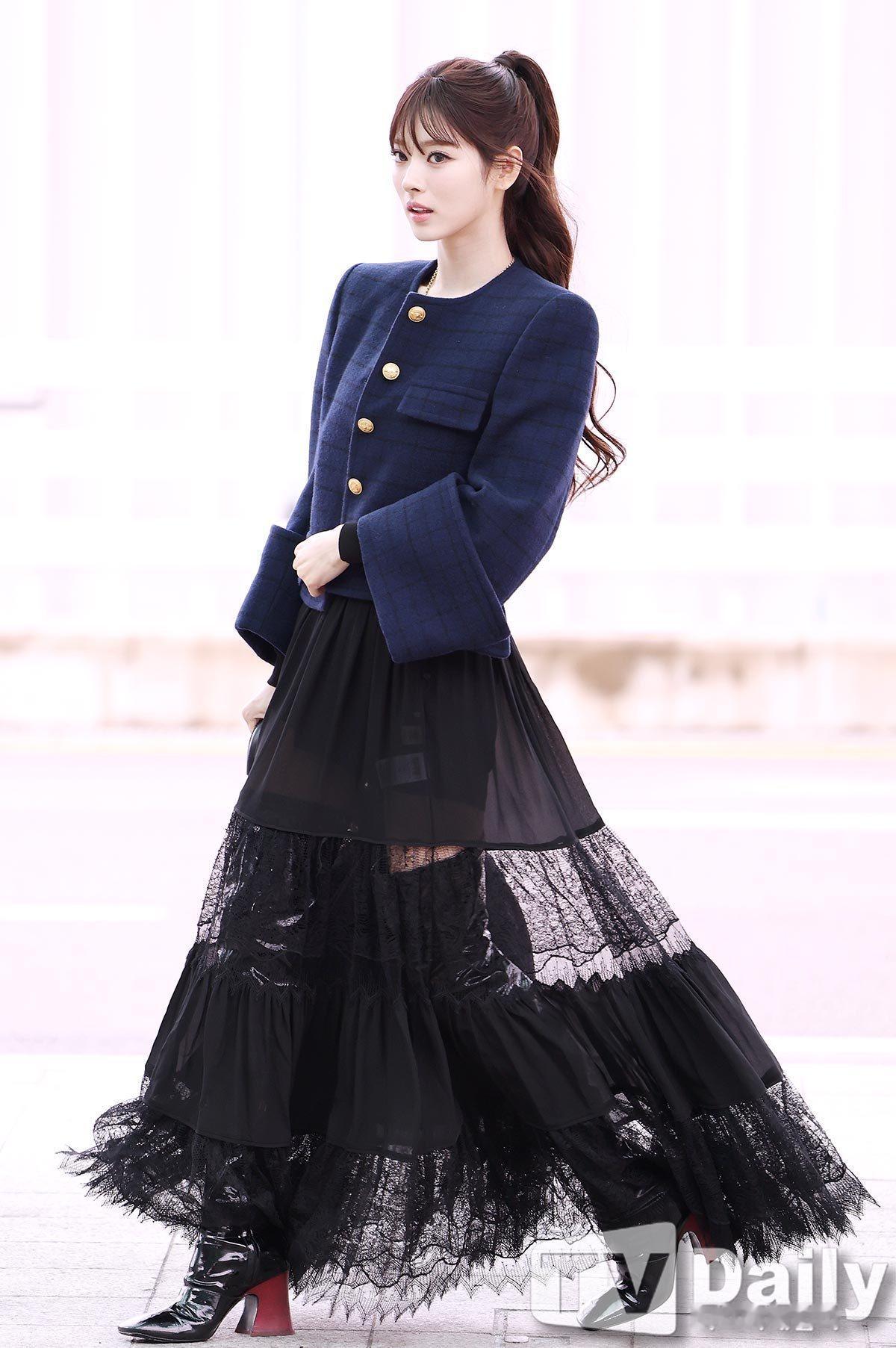 巴黎时装周｜机场出发照ANNA——CHLOÉ2026春夏大秀时装周首秀来
