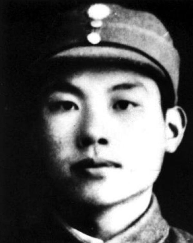 1961年，周总理在钓鱼台偶遇一个落单的少女，就问她：“你爸爸是谁？”少女说：“