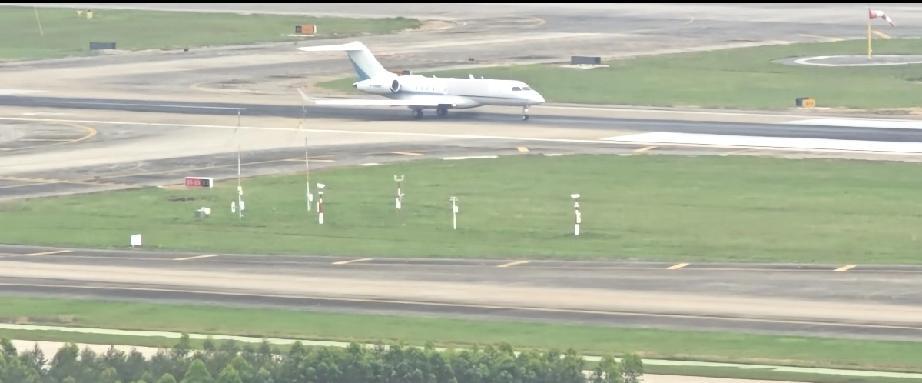 4月20日，周杰伦带昆凌坐私人飞机离开南宁，据说不是直达台北，要在深圳转停一下，