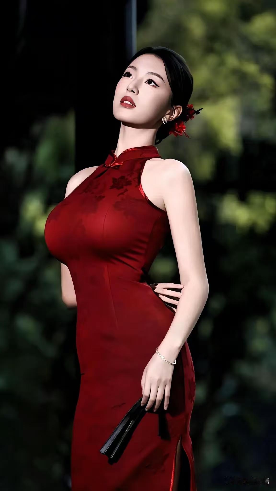 天净沙·东方美水墨旗袍檀纱，柳风荷韵横斜，秋波流转千年话。嫣然一笑，