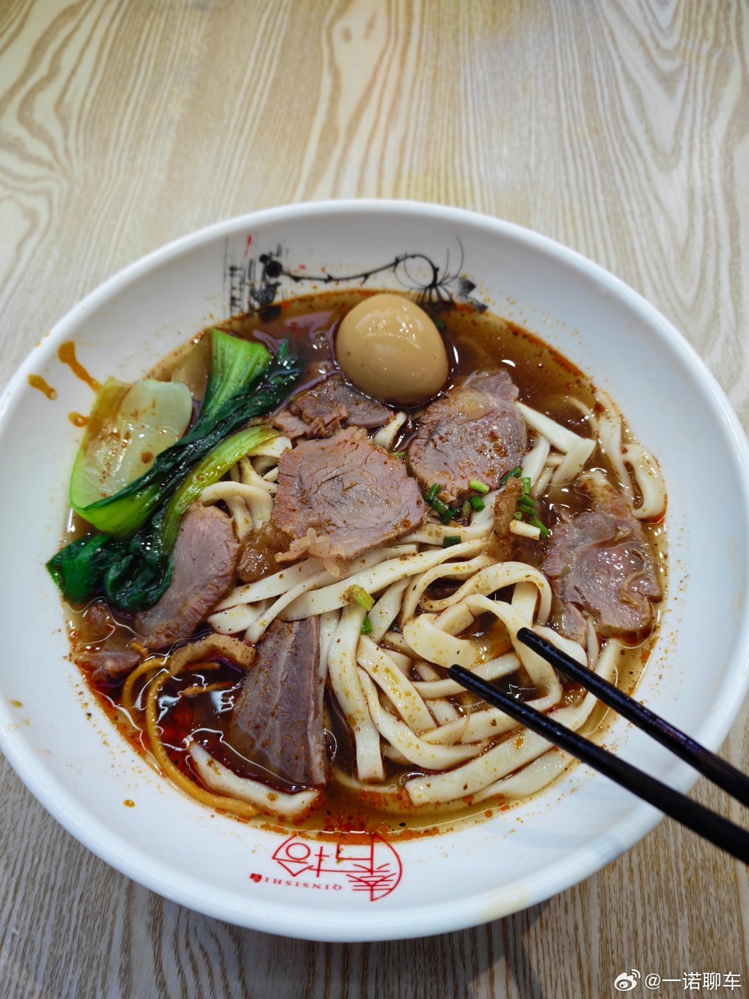 剪完头就在旁边吃碗手擀面我感觉好久没吃白米饭了​​​