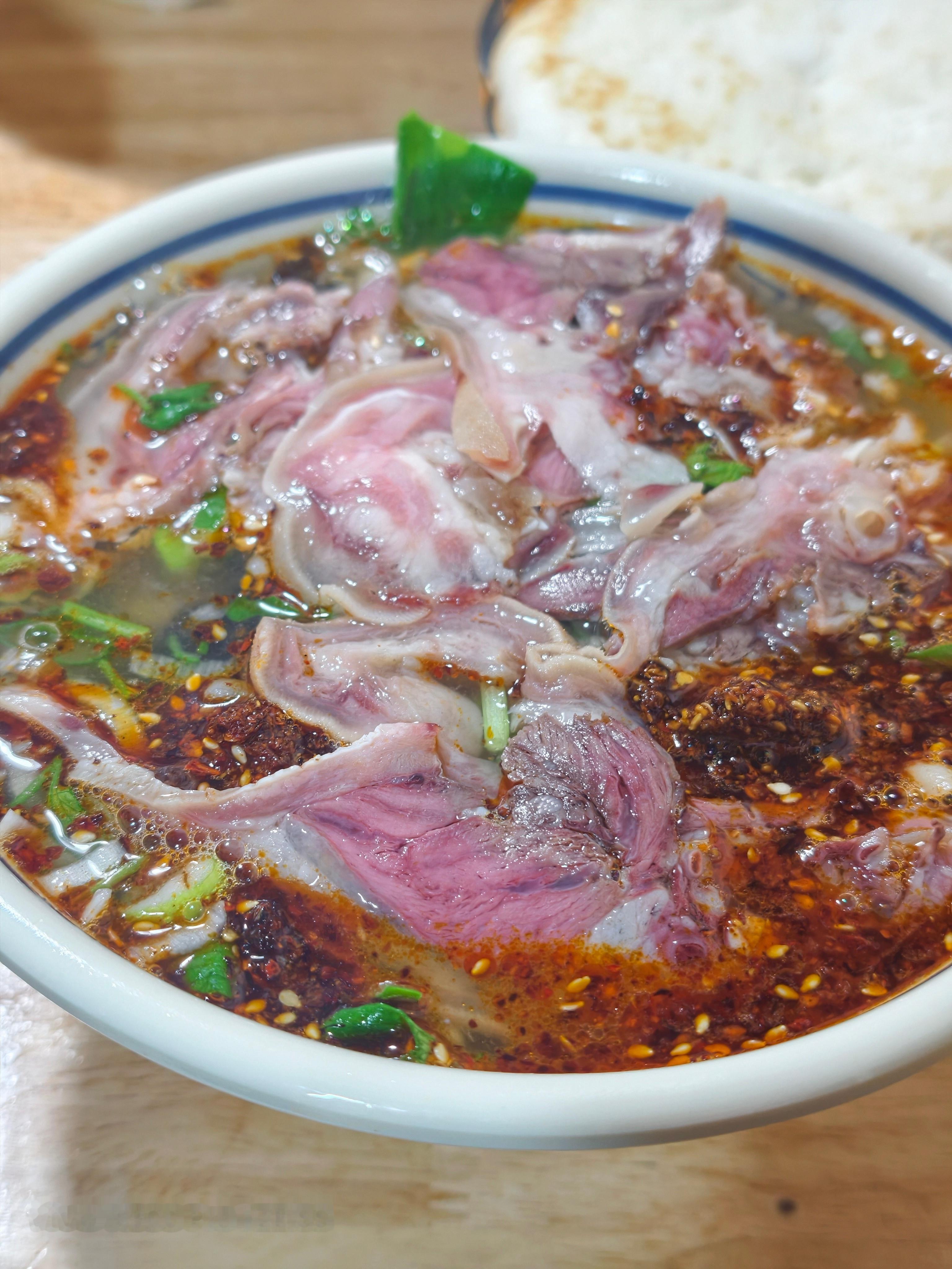 豆腐菜我一般吃羊脸的，羊脸肉更香，其他菜的味道都一样，吃菜的时候带着羊脸能更香。