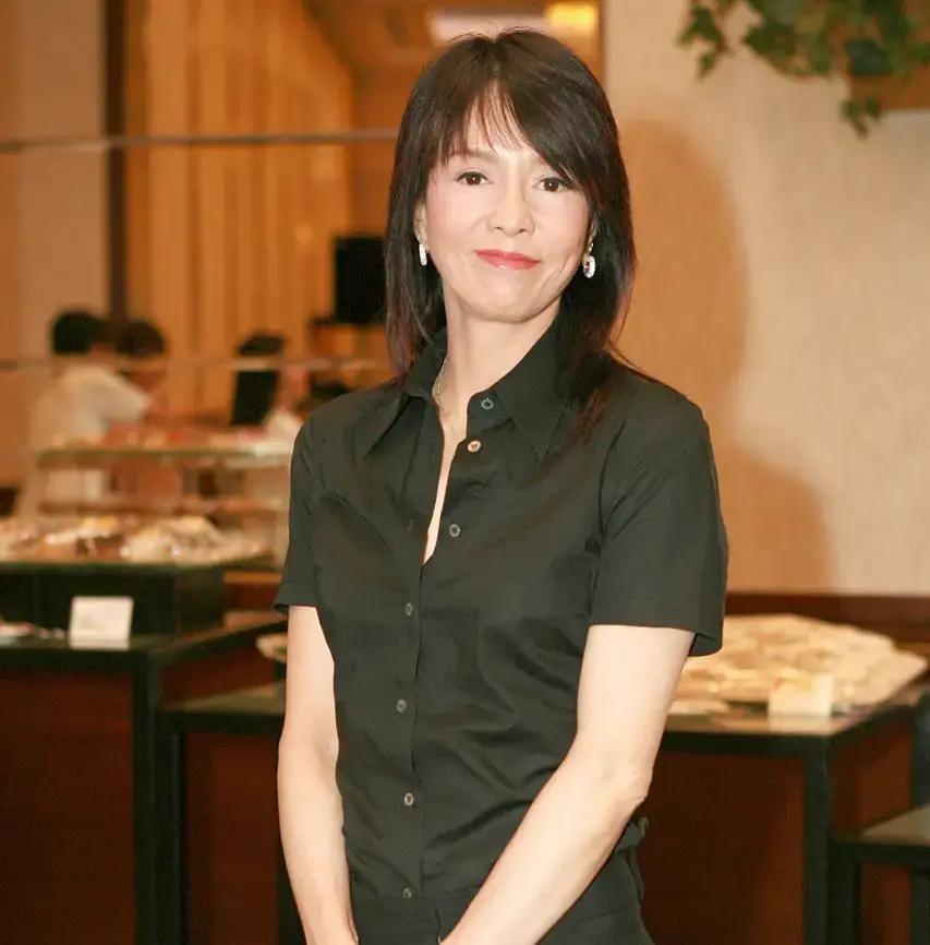 郑裕玲67岁时将几千万的珠宝全卖了，她表示自己曾算过一笔账，如果活到80岁，自己