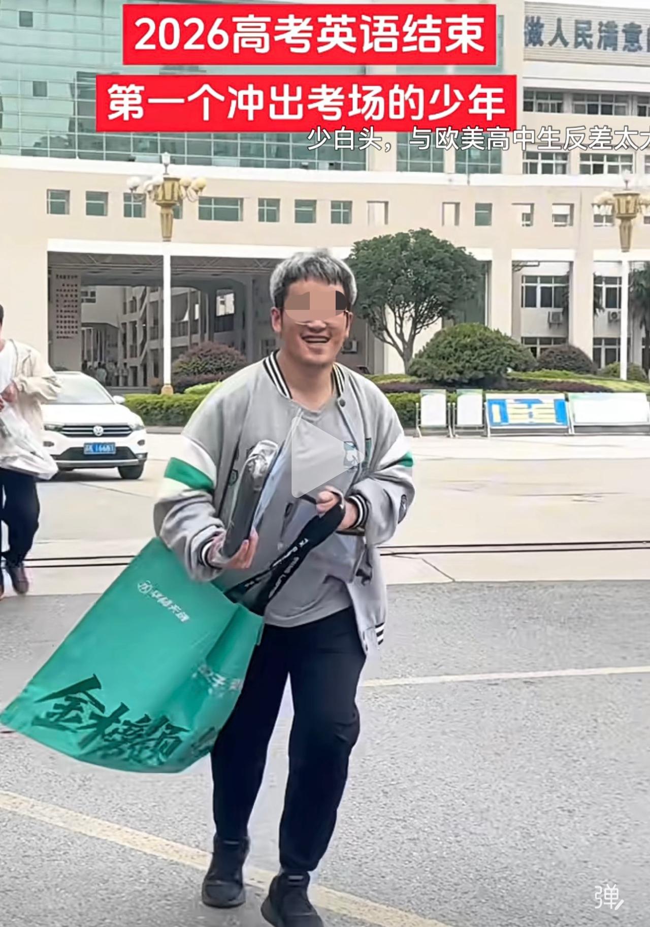 高三毕业，他已白了少年头！给人一种莫名的心酸感！这种学习的意义在哪里？