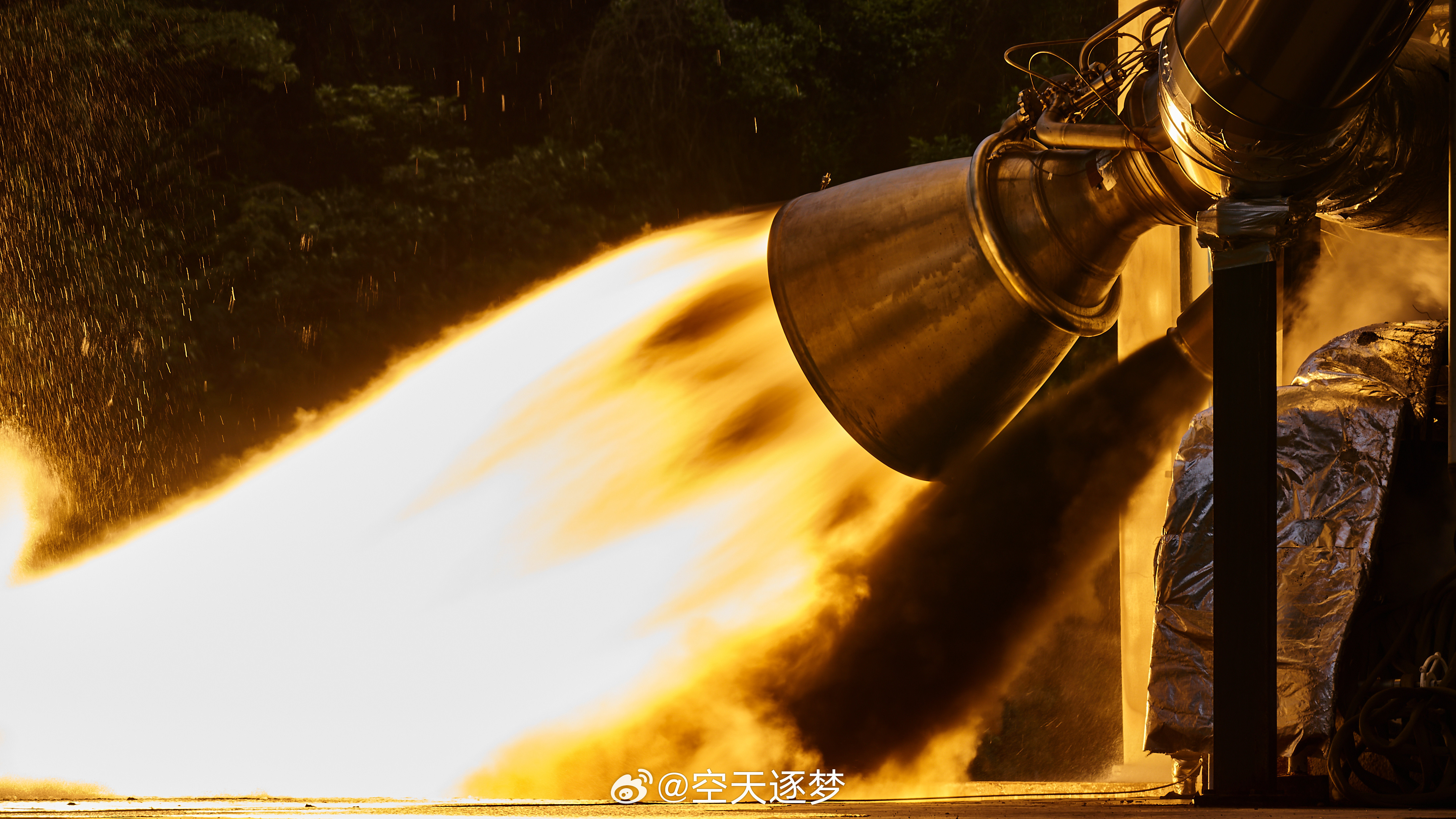 【重复使用火箭力箭二号主发动机完成长程试车】近日，由中科宇航研制的110吨级液