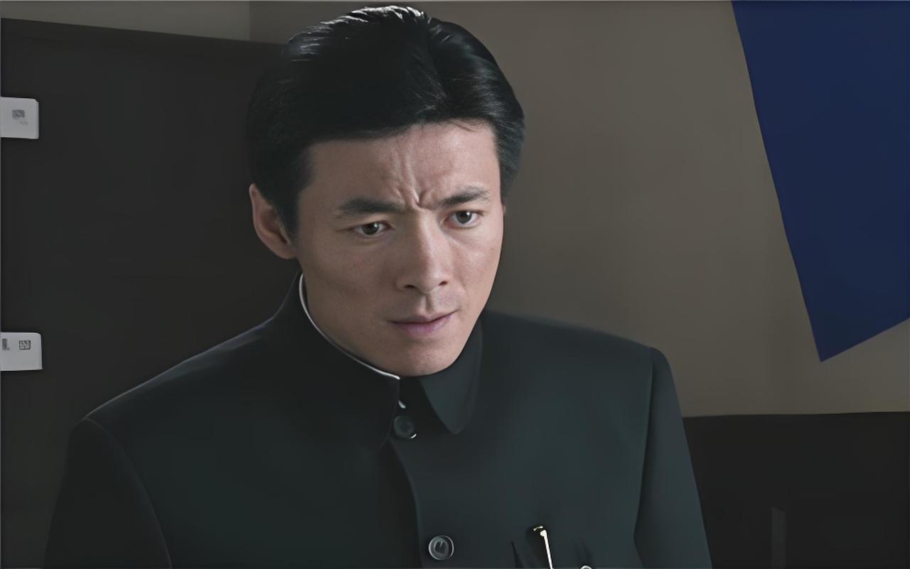 李涯才是电视剧《潜伏》最可悲的人，他所谓的信仰已经落空，自己却还不知道。李涯